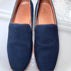 BILL BLASS Ladies flat loafer blue leather Size 6